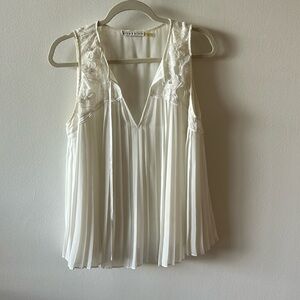 Alice & Olivia floral white sleeveless blouse with pearl accents